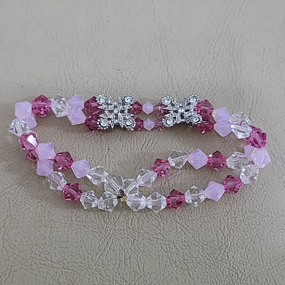 Unbranded plastic bead